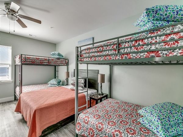 North Myrtle Beach Gorgeous 2 Adjoining Homes 14 Bdr Sleeps 50 Guests