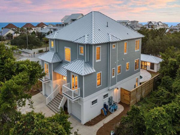 3 Level-Home with 7 Bedrooms Sleeps 19 Guests