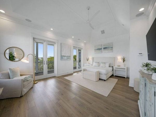 3 Level-Home with 7 Bedrooms Sleeps 19 Guests