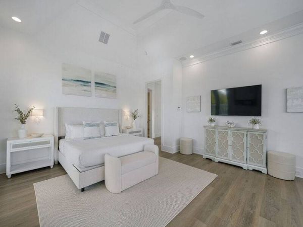 3 Level-Home with 7 Bedrooms Sleeps 19 Guests