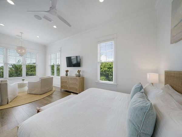 3 Level-Home with 7 Bedrooms Sleeps 19 Guests