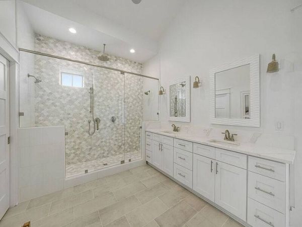 3 Level-Home with 7 Bedrooms Sleeps 19 Guests