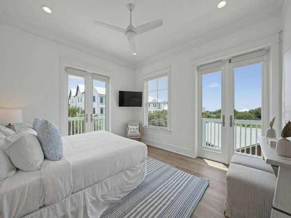 3 Level-Home with 7 Bedrooms Sleeps 19 Guests