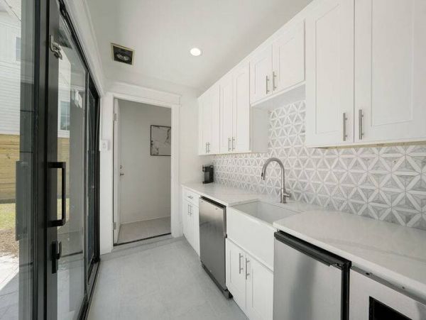 3 Level-Home with 7 Bedrooms Sleeps 19 Guests