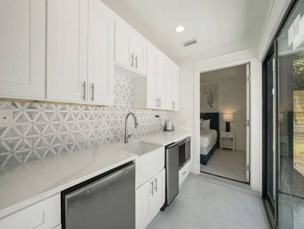 3 Level-Home with 7 Bedrooms Sleeps 19 Guests