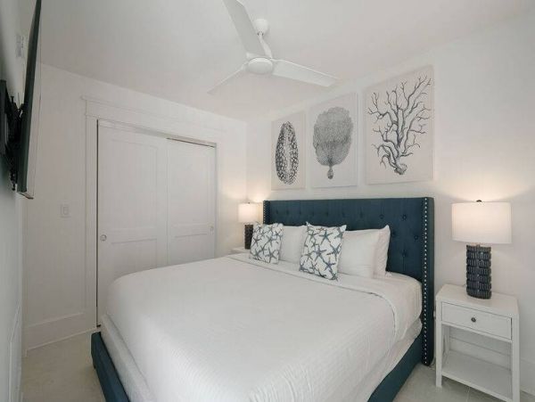 3 Level-Home with 7 Bedrooms Sleeps 19 Guests
