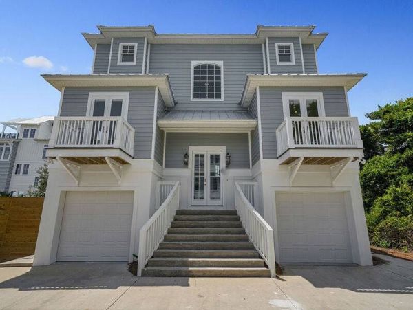 3 Level-Home with 7 Bedrooms Sleeps 19 Guests