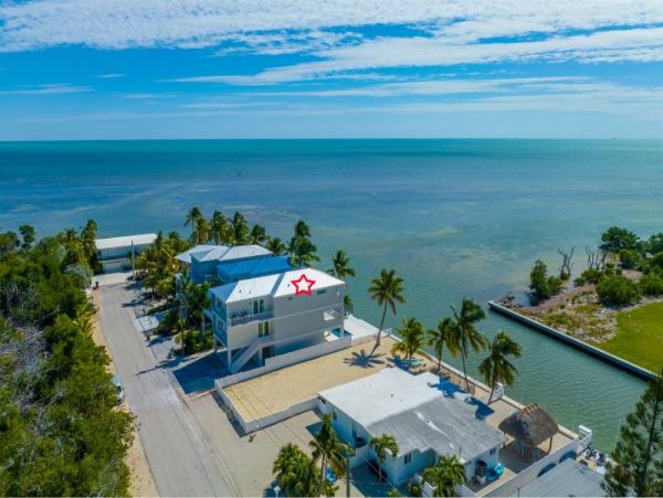 Walk to Beach Marathon Vacation Home Four Bedroom