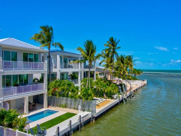 Walk to Beach Marathon Vacation Home Four Bedroom