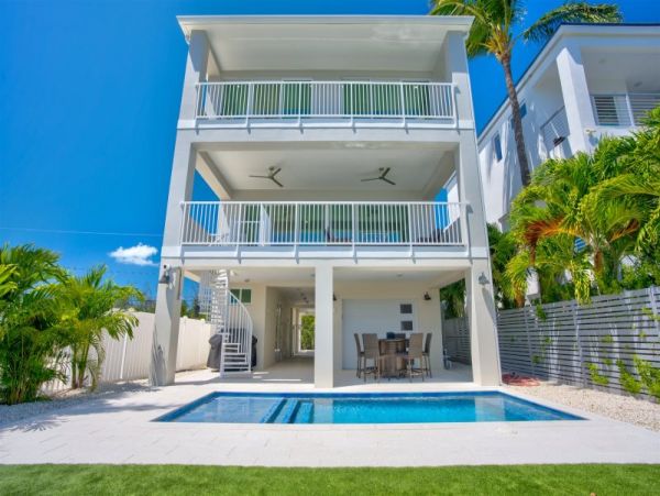Walk to Beach Marathon Vacation Home Four Bedroom