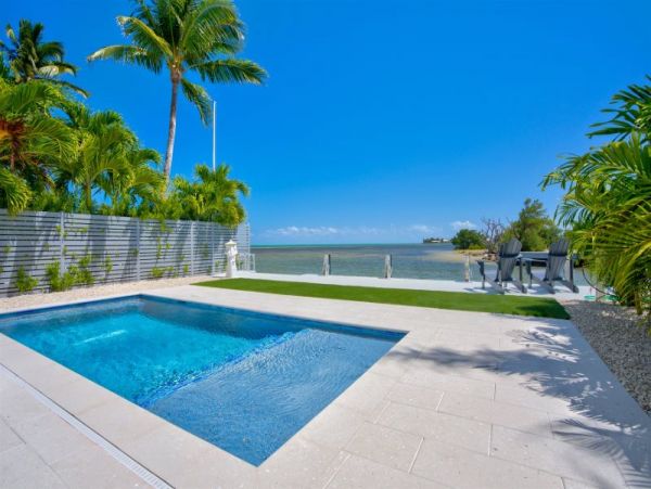 Walk to Beach Marathon Vacation Home Four Bedroom