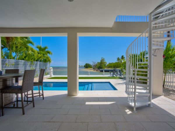 Walk to Beach Marathon Vacation Home Four Bedroom