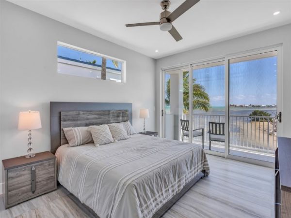 Walk to Beach Marathon Vacation Home Four Bedroom