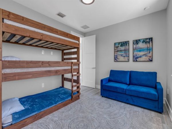 Walk to Beach Marathon Vacation Home Four Bedroom
