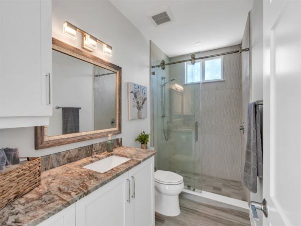 Walk to Beach Marathon Vacation Home Four Bedroom