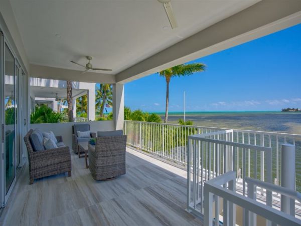 Walk to Beach Marathon Vacation Home Four Bedroom
