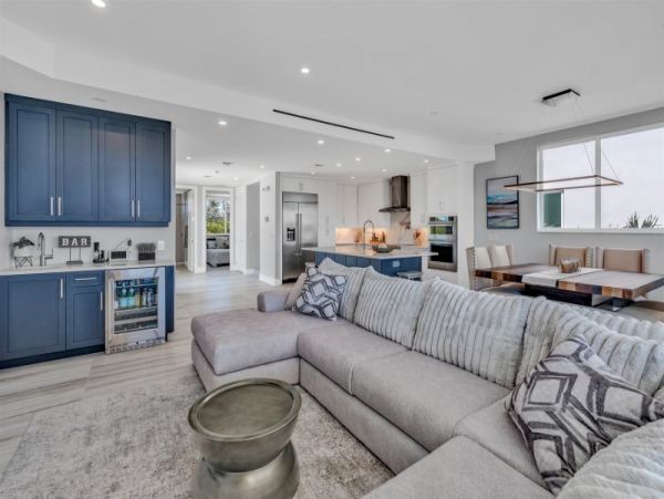 Walk to Beach Marathon Vacation Home Four Bedroom