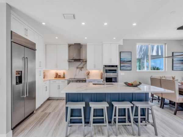 Walk to Beach Marathon Vacation Home Four Bedroom