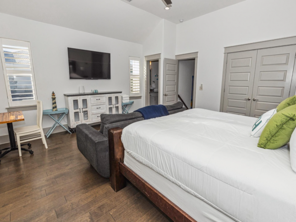 Spacious Home in Miramar Beach with 4 Bedrooms