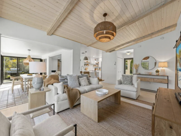 Tastefully Re-Designed 4-Bdm Home with Private Pool in Sanibel Island