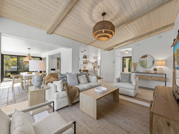 Tastefully Re-Designed 4-Bdm Home with Private Pool in Sanibel Island
