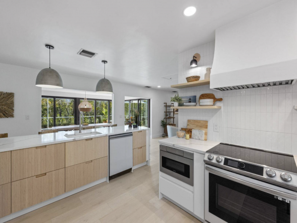Tastefully Re-Designed 4-Bdm Home with Private Pool in Sanibel Island