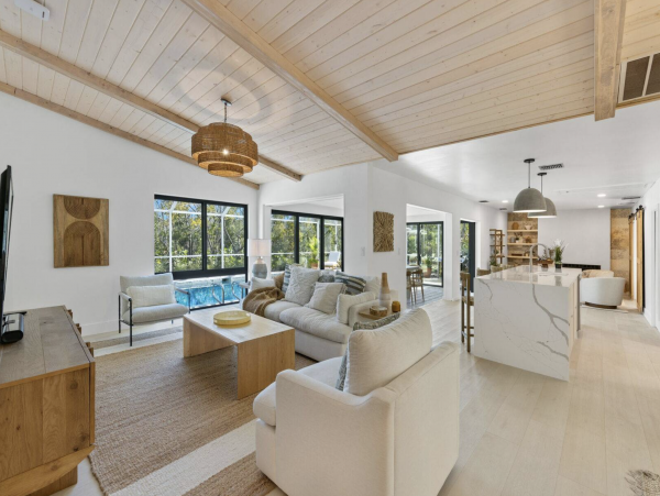 Tastefully Re-Designed 4-Bdm Home with Private Pool in Sanibel Island
