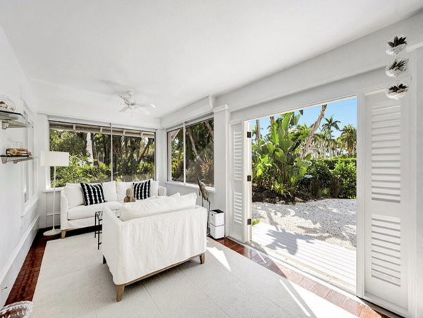 Charming 4 Bedroom Property in the Heart of Old Naples - Comfort and Style