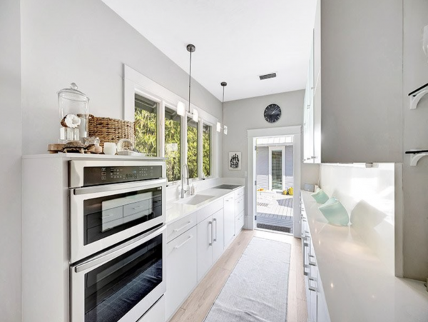 Charming 4 Bedroom Property in the Heart of Old Naples - Comfort and Style