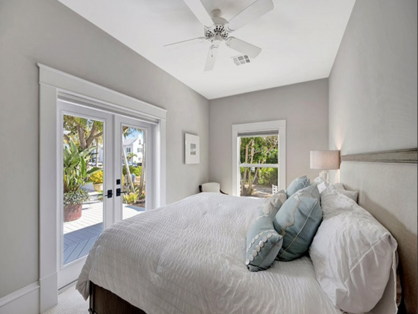 Charming 4 Bedroom Property in the Heart of Old Naples - Comfort and Style