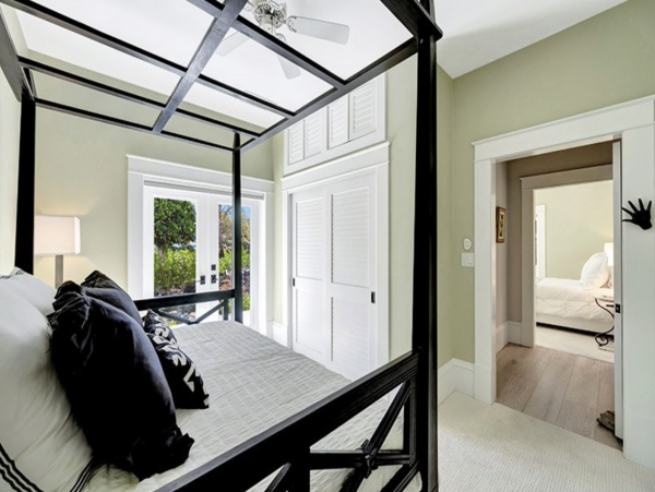 Charming 4 Bedroom Property in the Heart of Old Naples - Comfort and Style
