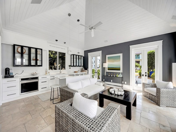 Charming 4 Bedroom Property in the Heart of Old Naples - Comfort and Style