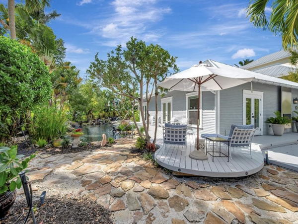Charming 4 Bedroom Property in the Heart of Old Naples - Comfort and Style