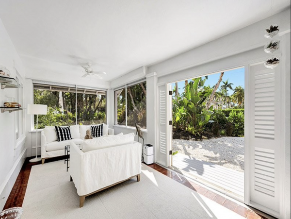Charming 4 Bedroom Property in the Heart of Old Naples - Comfort and Style