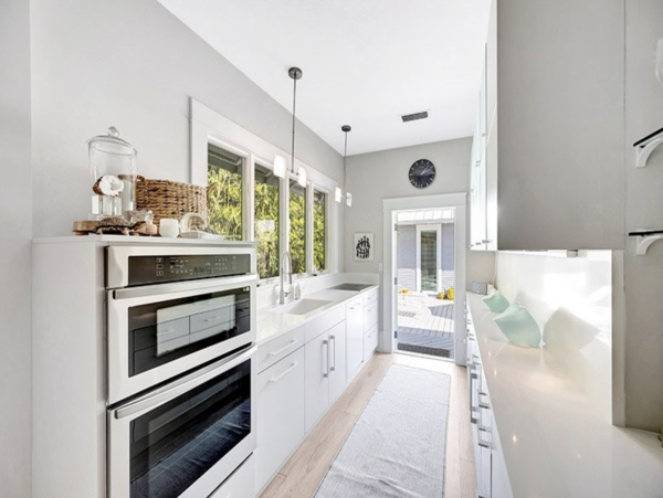 Charming 4 Bedroom Property in the Heart of Old Naples - Comfort and Style