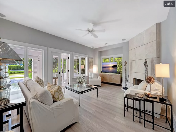 Charming 4 Bedroom Property in the Heart of Old Naples - Comfort and Style