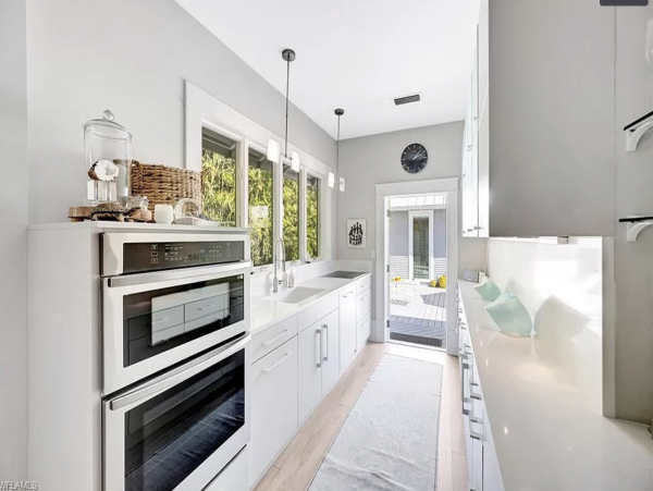 Charming 4 Bedroom Property in the Heart of Old Naples - Comfort and Style