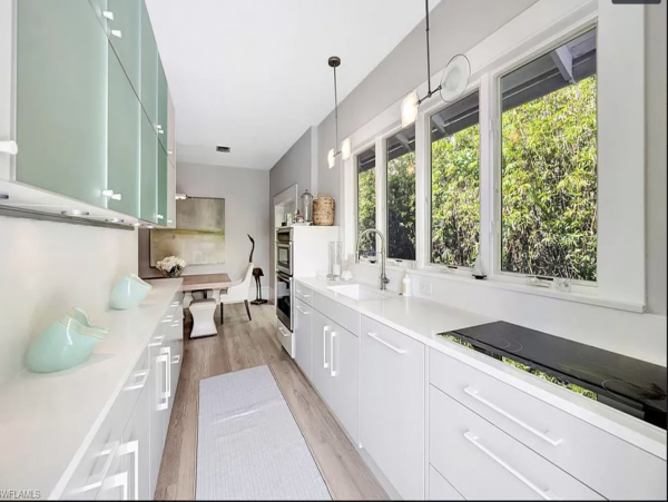 Charming 4 Bedroom Property in the Heart of Old Naples - Comfort and Style