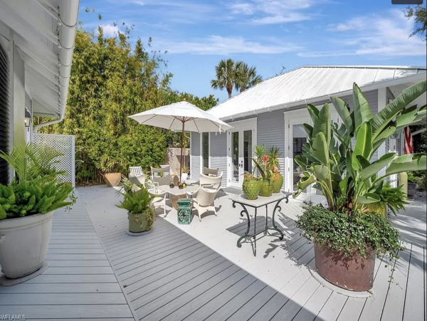 Charming 4 Bedroom Property in the Heart of Old Naples - Comfort and Style