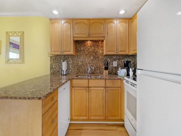 Cozy Condo with 1 Bedroom and Great Views