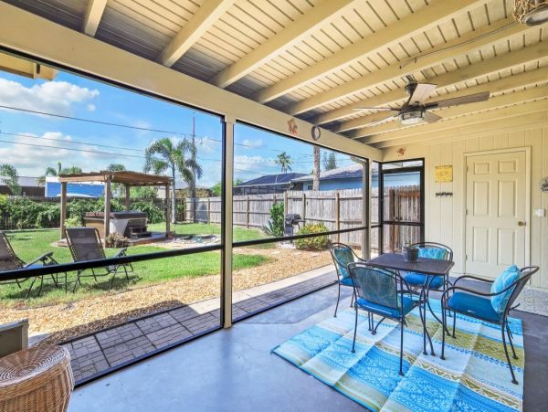 Lovely 2 Bedroom Rental with Private Spa & Patio