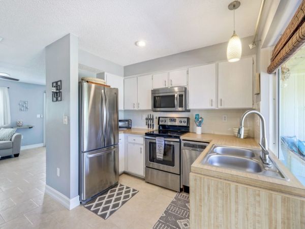 Lovely 2 Bedroom Rental with Private Spa & Patio