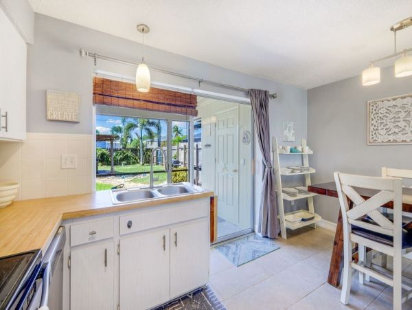 Lovely 2 Bedroom Rental with Private Spa & Patio