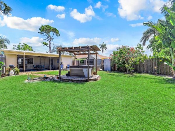 Lovely 2 Bedroom Rental with Private Spa & Patio