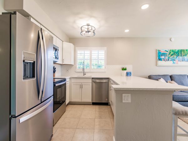 Naples Vacation Home Sleeps 6 Guests