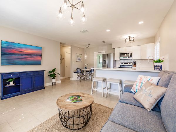 Naples Vacation Home Sleeps 6 Guests