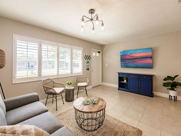 Naples Vacation Home Sleeps 6 Guests