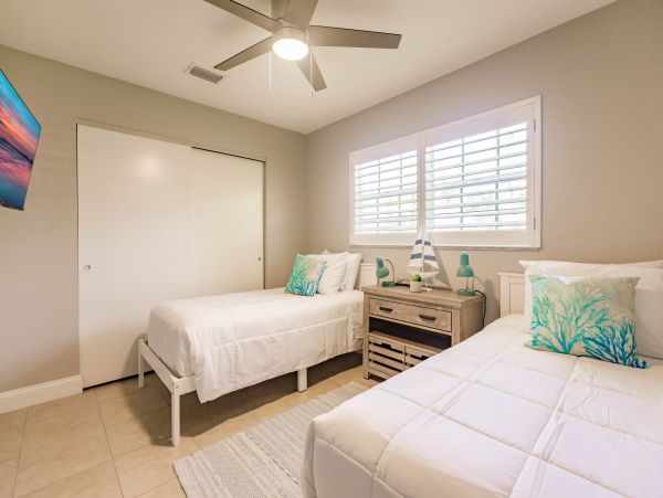 Naples Vacation Home Sleeps 6 Guests