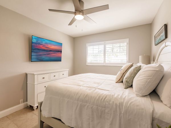 Naples Vacation Home Sleeps 6 Guests
