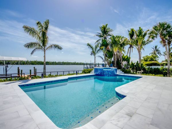 Bayfront Vacation Rental with 6 Bedrooms in Fort Myers